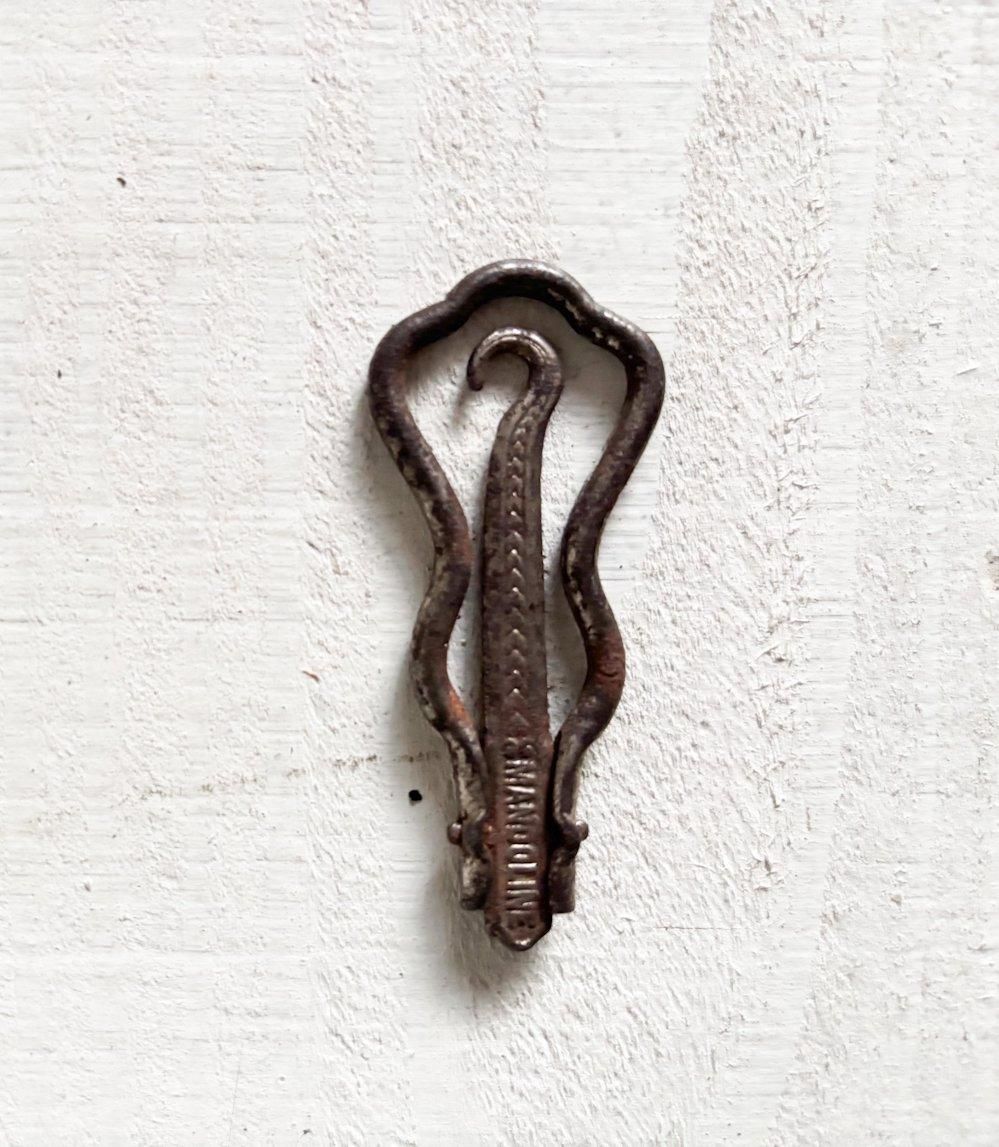 フランス製アンティークのヴィンテージボタンフック