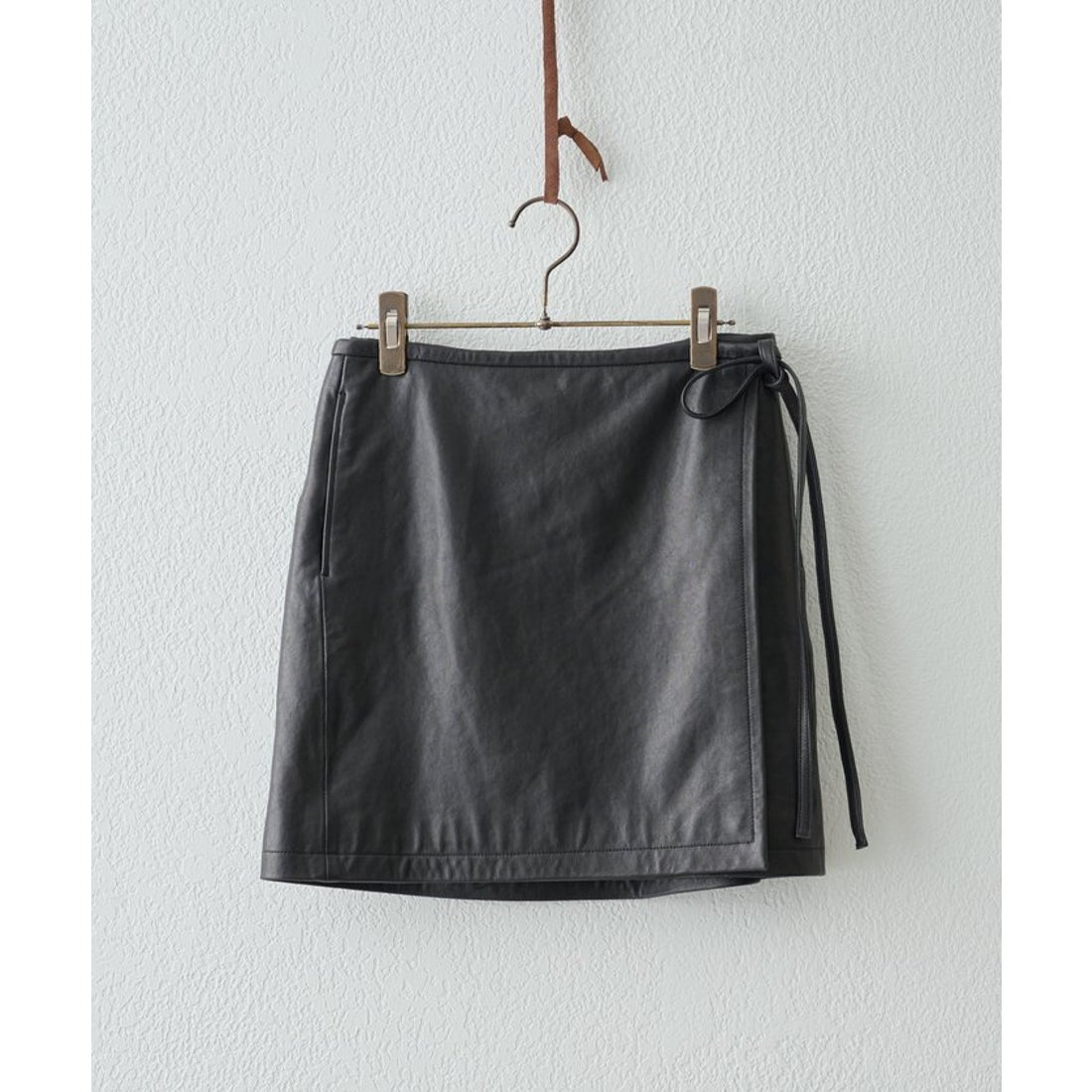 ビアズリー BEARDSLEY 15/レザー巻きスカート （black） -ファッション