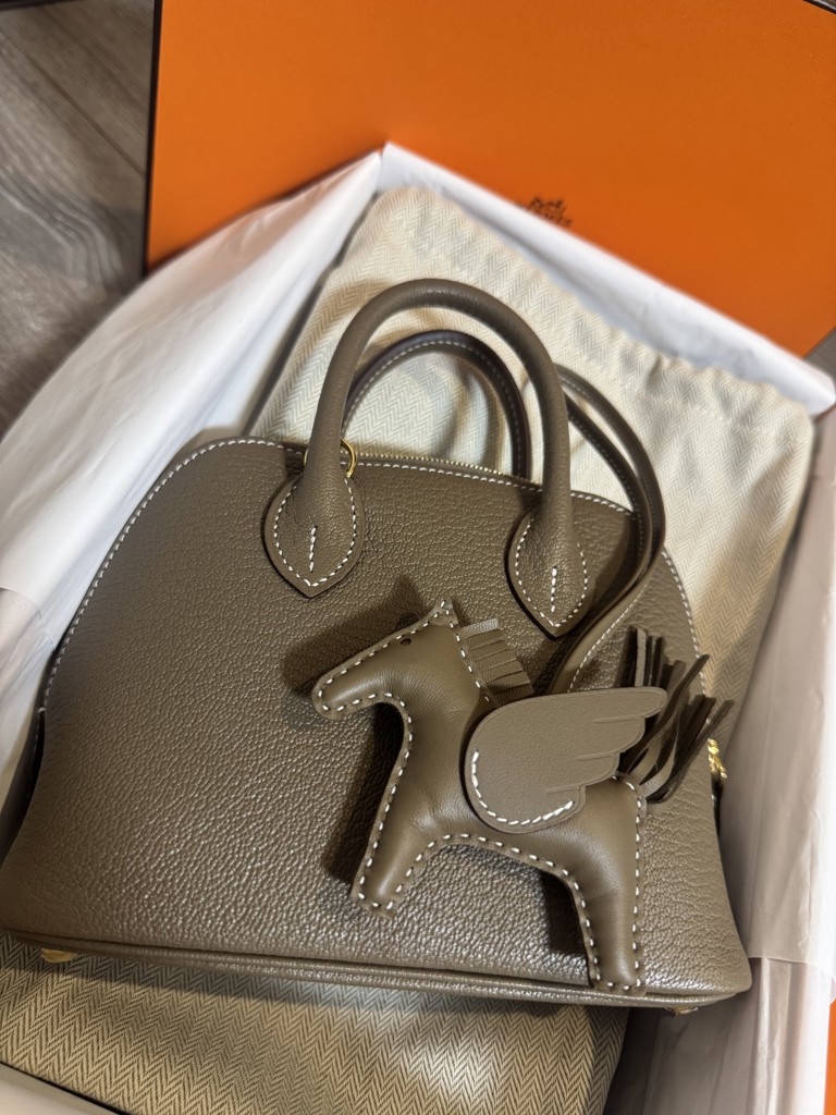 ロデオ チャーム ペガサス PM ソーエトゥープ ベージュ[H083010CACC