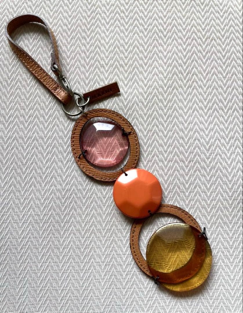 マルニMARNI レザーキーホルダー オレンジ ピンク イエロー マルニMARNI レザーキーホルダー オレンジ ピンク イエロー MARNI